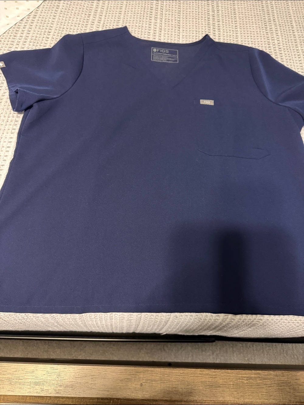 Figs women’s Catarina Scrub Top in Navy